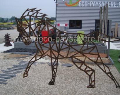 Cheval d'acier Corten